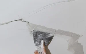 معالجة تشققات السطح