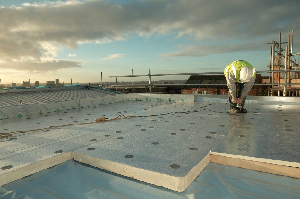 تركيب العزل الحراري في السطح