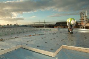 تركيب العزل الحراري في السطح